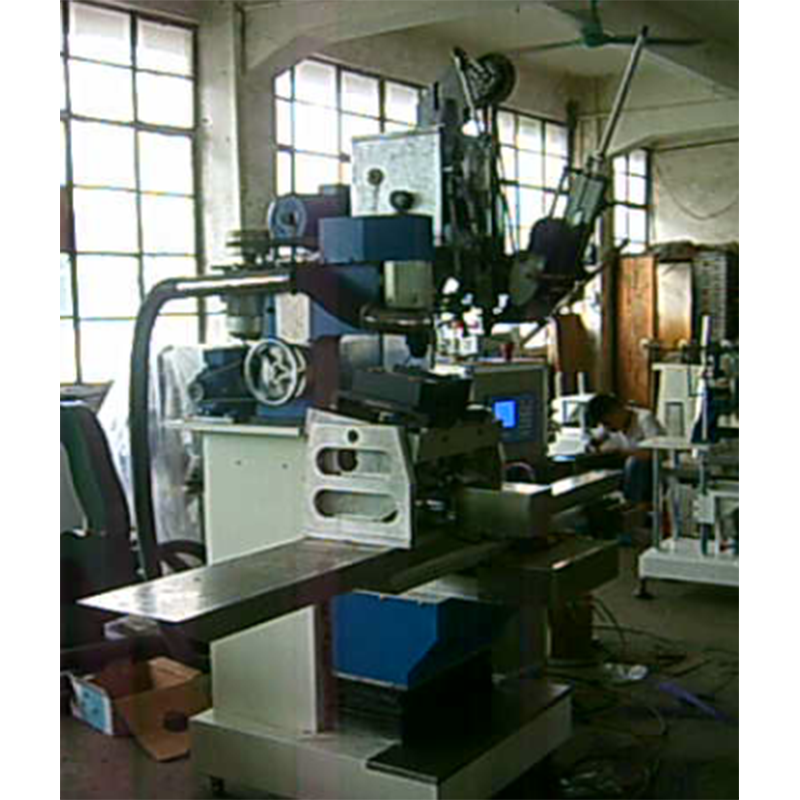 5 Axis tufting machine for broom